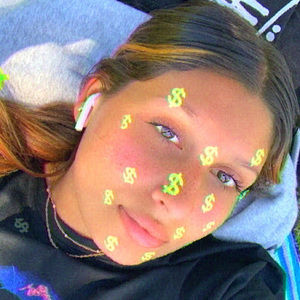 Meet your Posher, Allira